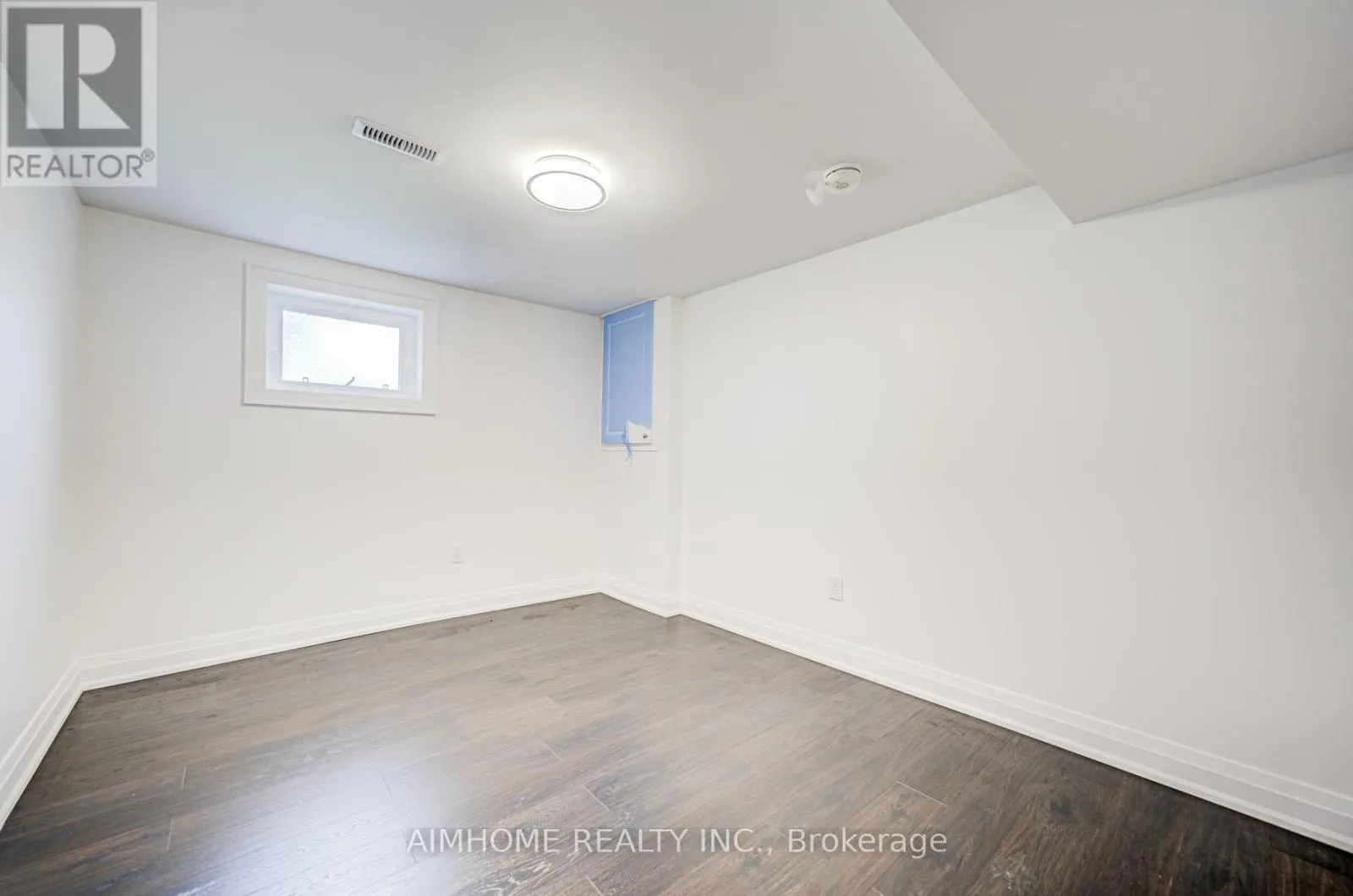 LOWER - 2575 BENEDET DRIVE N