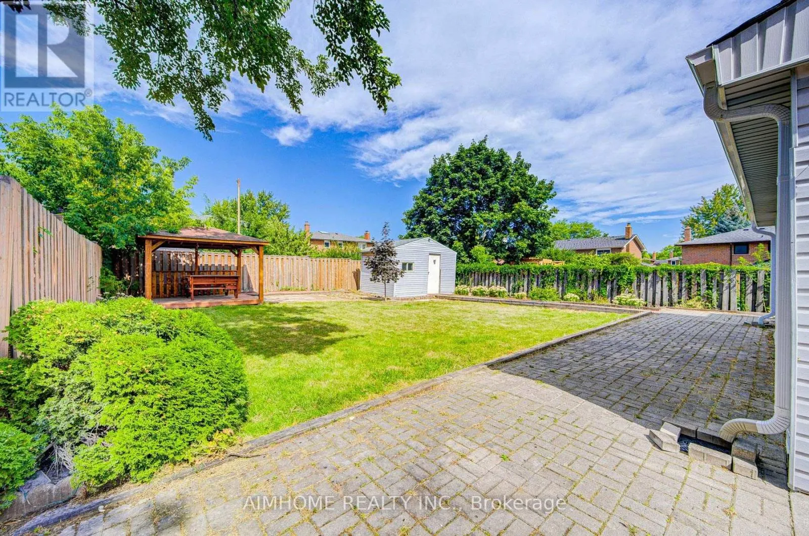 LOWER - 2575 BENEDET DRIVE N