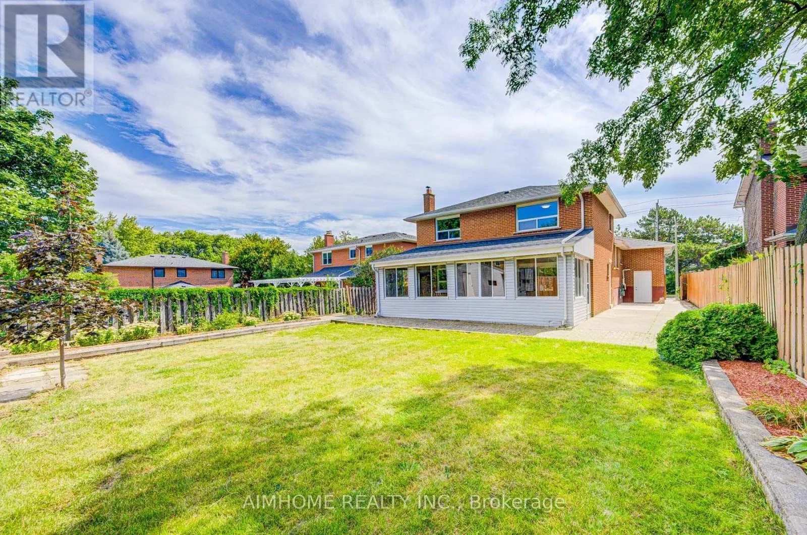LOWER - 2575 BENEDET DRIVE N