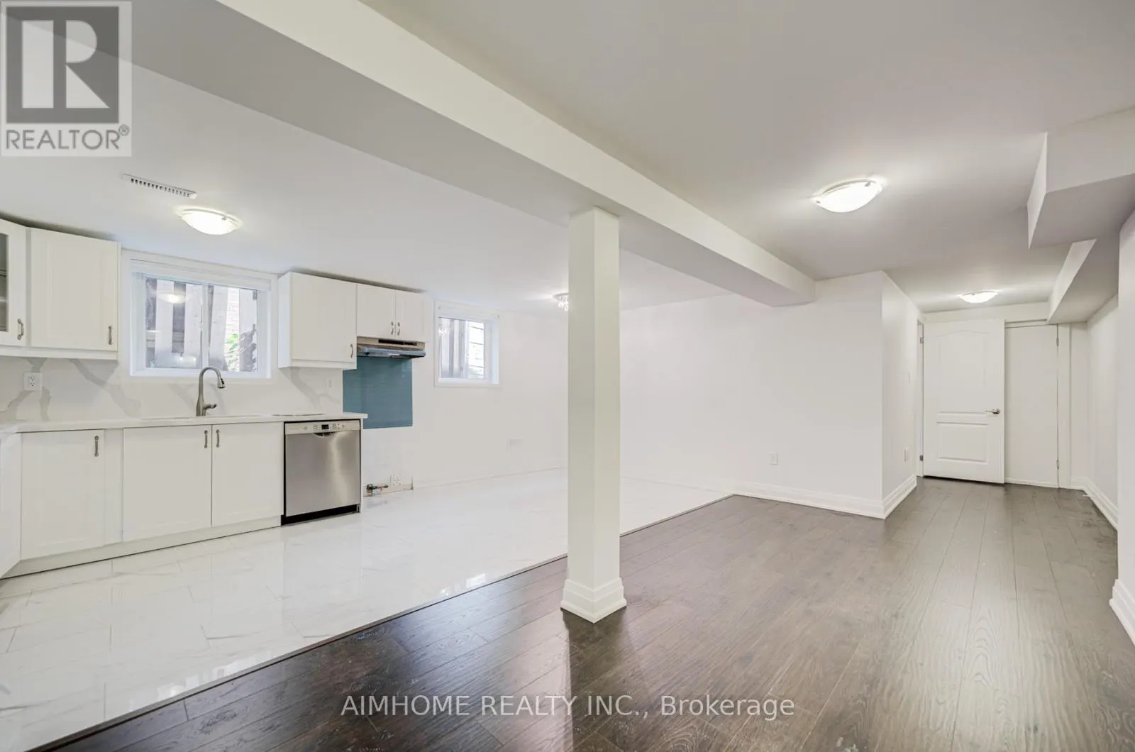 LOWER - 2575 BENEDET DRIVE N