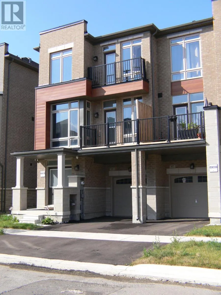 95 DONALD FICHT CRESCENT