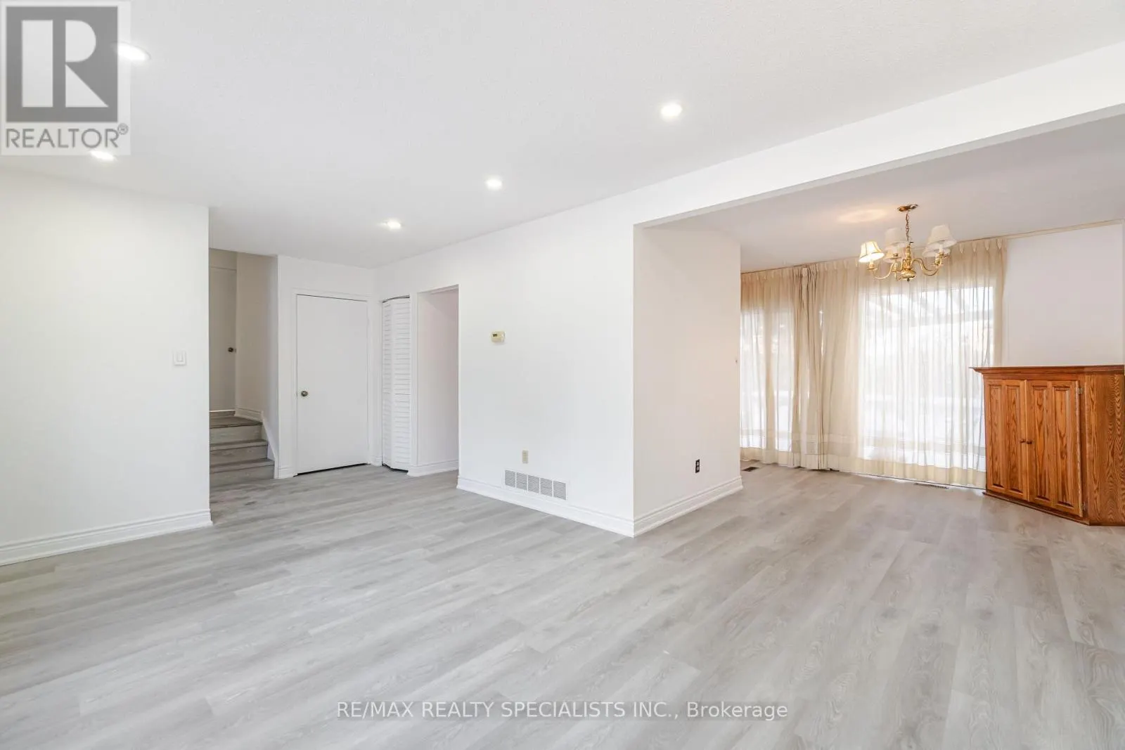 38 DUNBLAINE CRESCENT