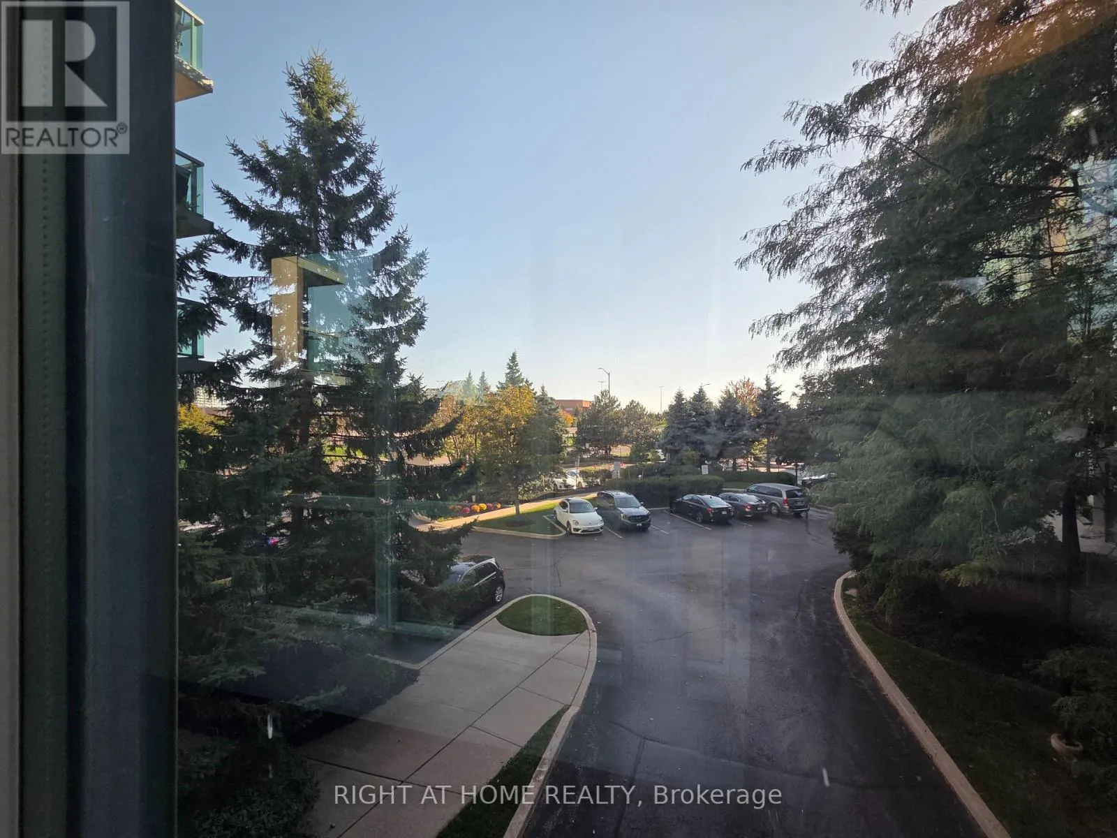 1406 - 2545 ERIN CENTRE BOULEVARD