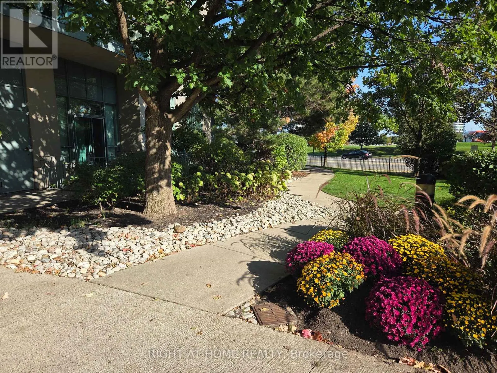 1406 - 2545 ERIN CENTRE BOULEVARD