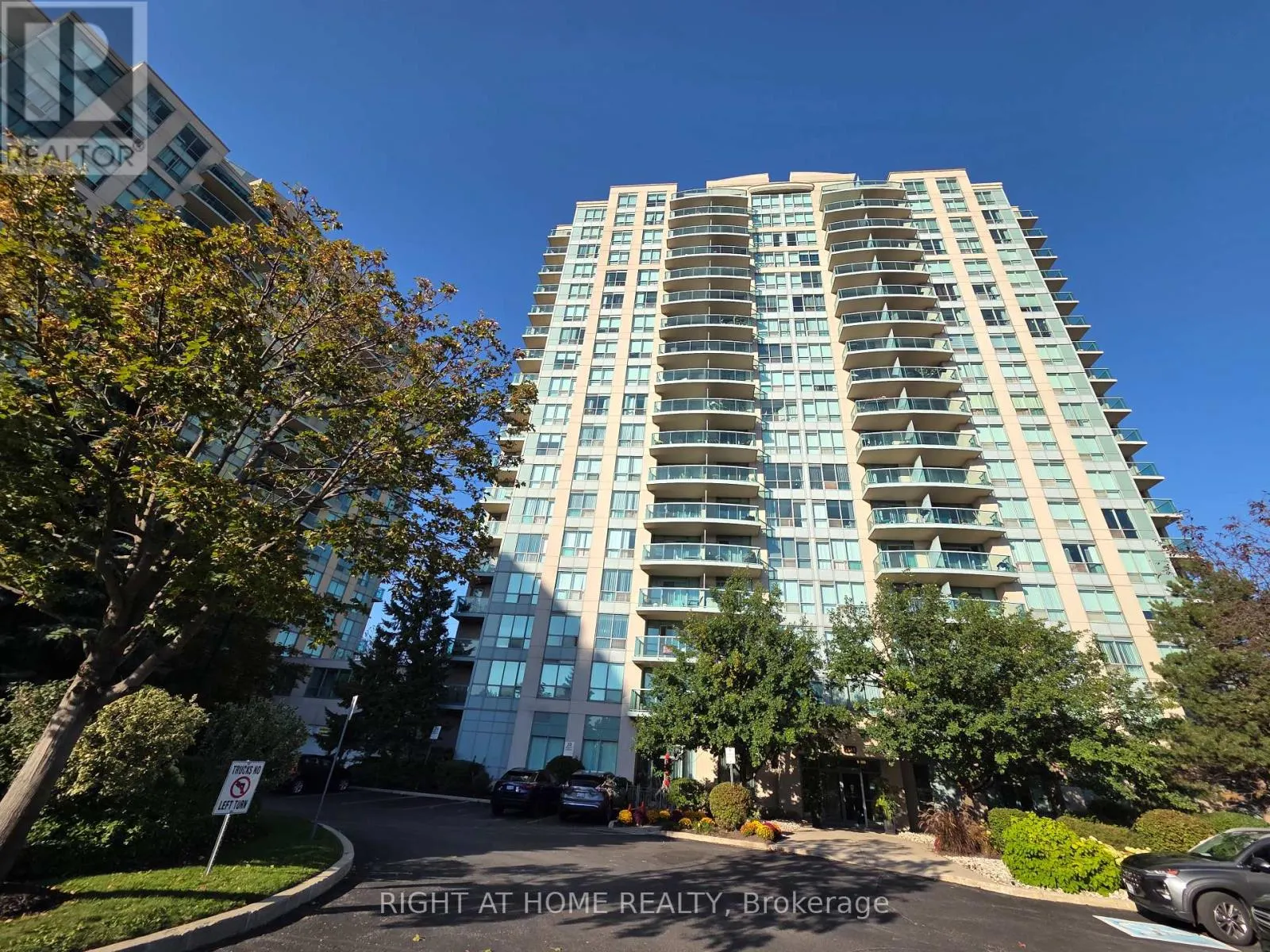 1406 - 2545 ERIN CENTRE BOULEVARD