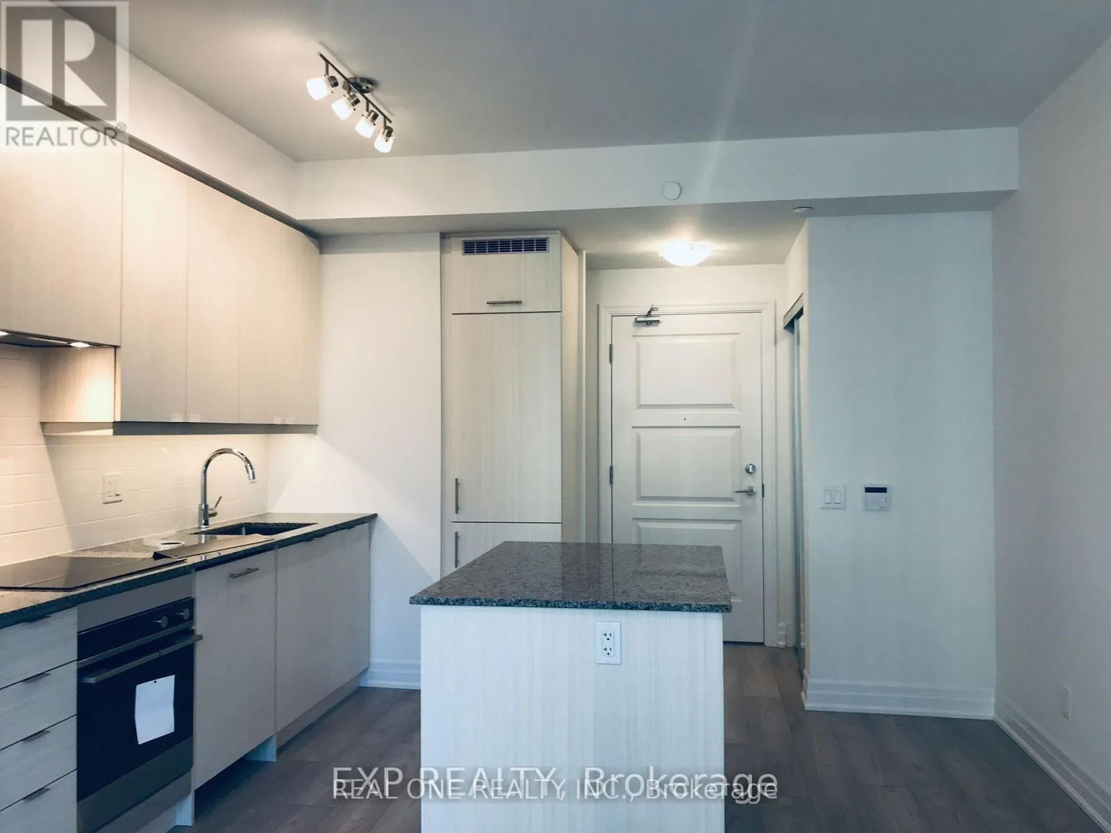 1010 - 36 ELM DRIVE W