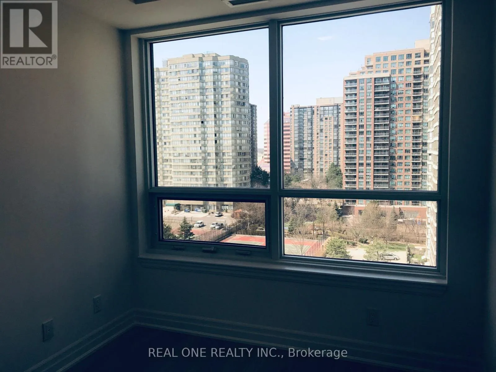 1010 - 36 ELM DRIVE W