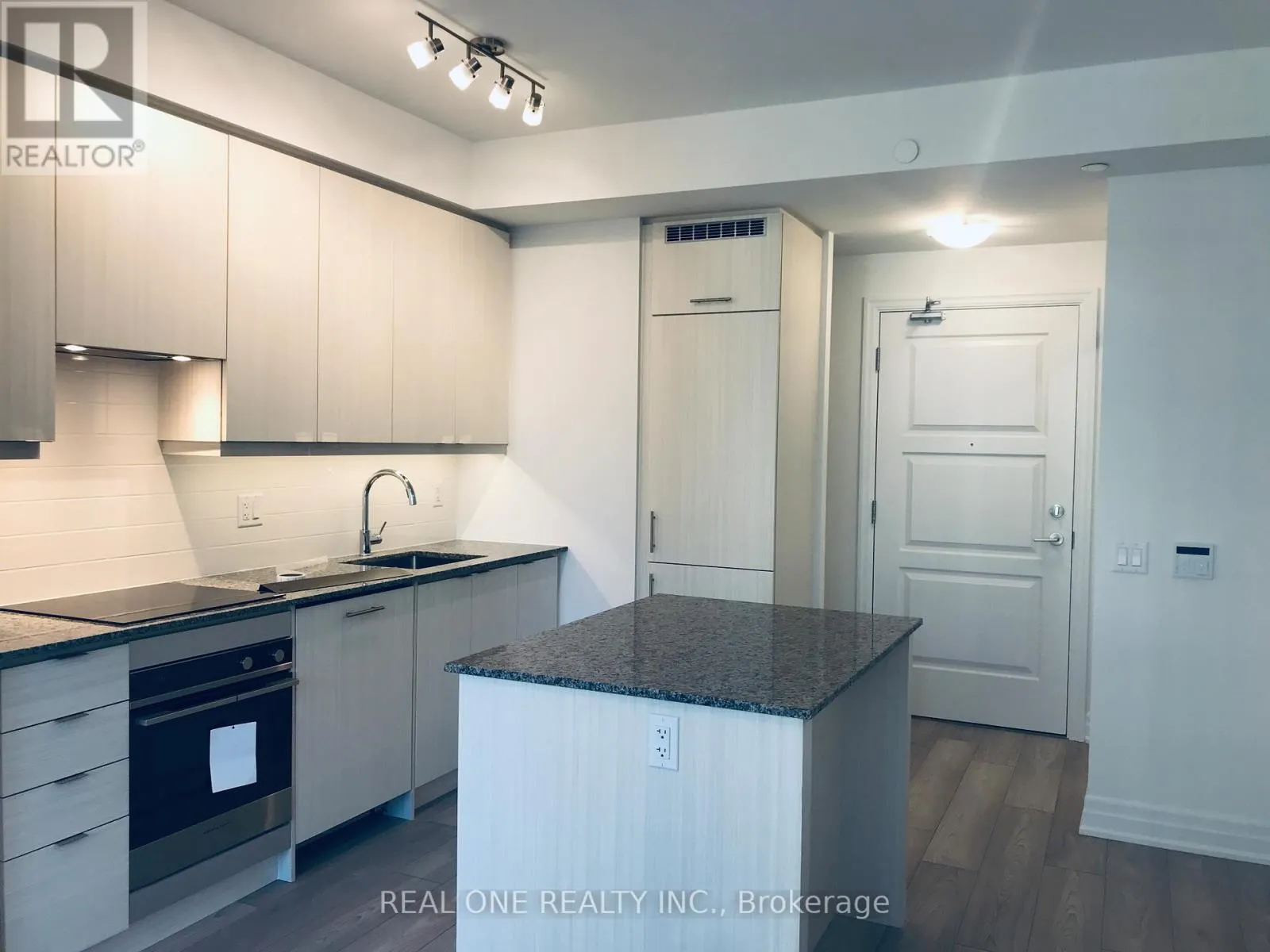 1010 - 36 ELM DRIVE W