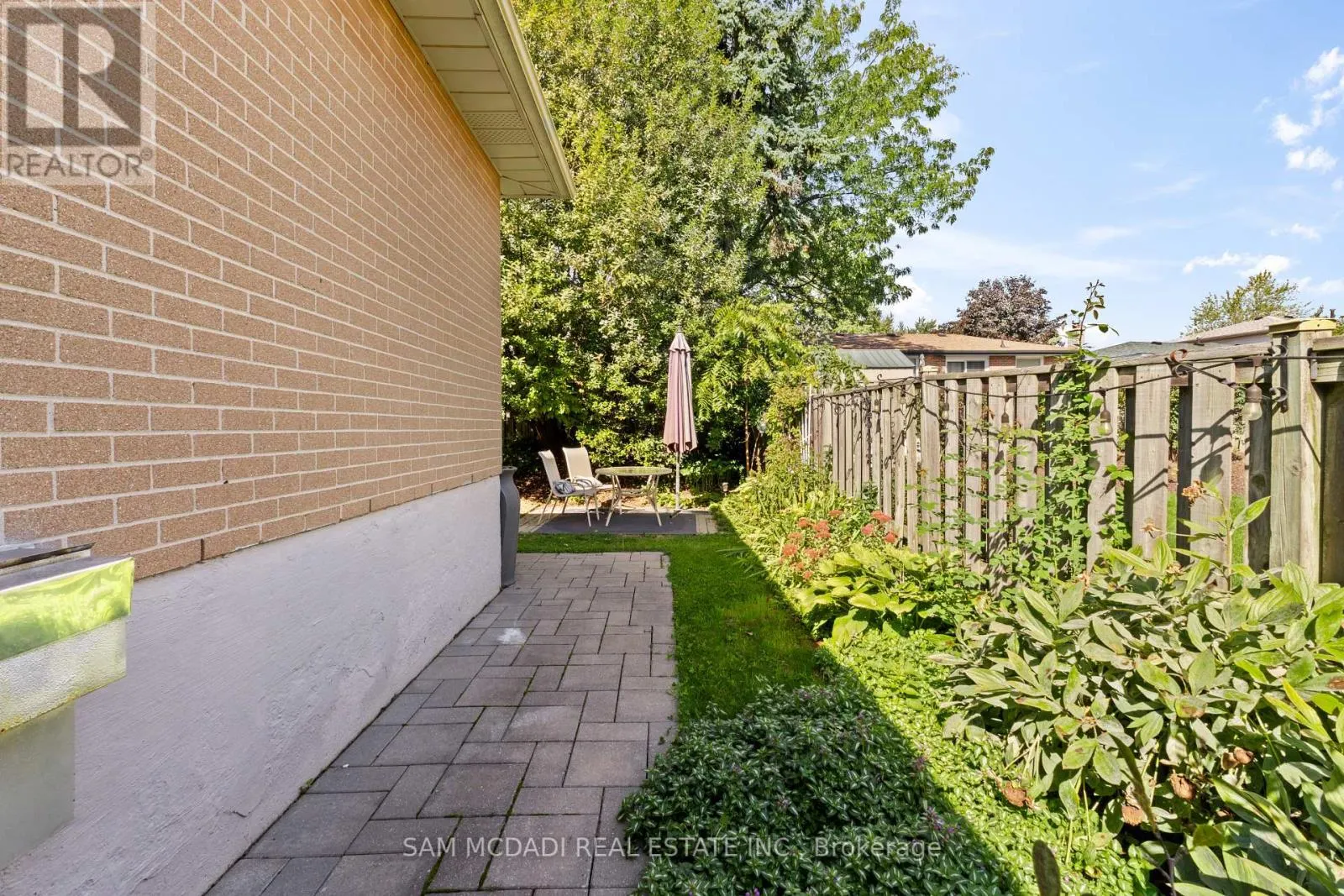 77 LOCKTON CRESCENT