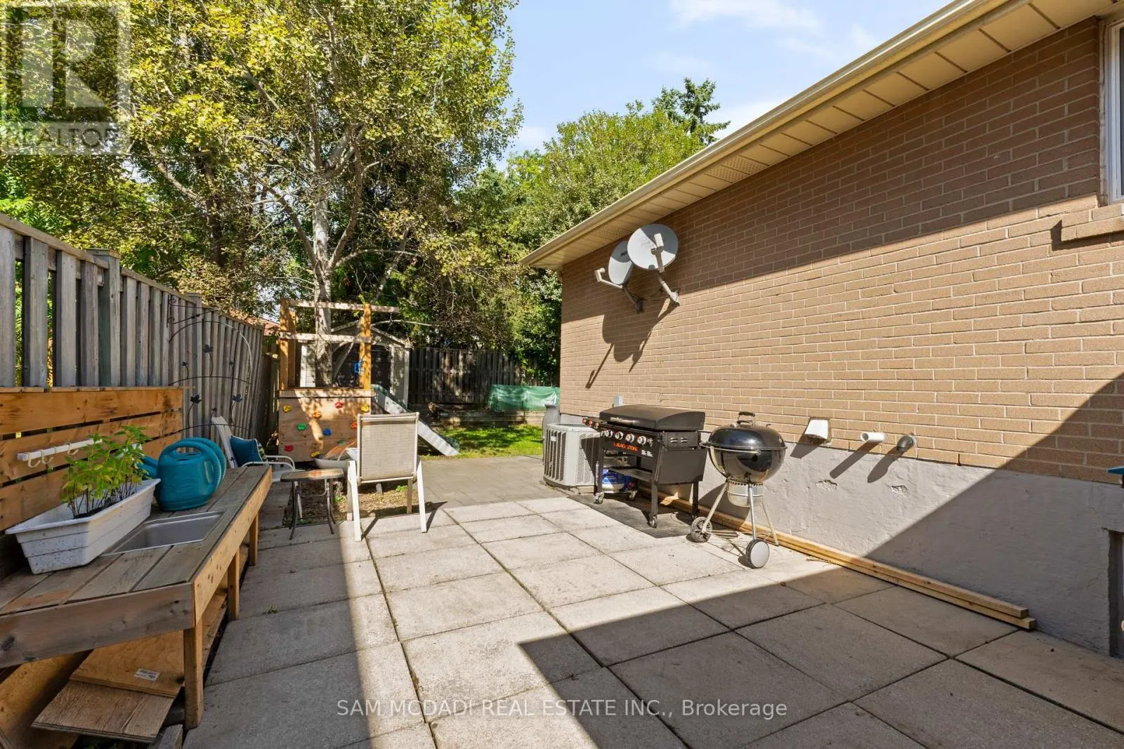 77 LOCKTON CRESCENT