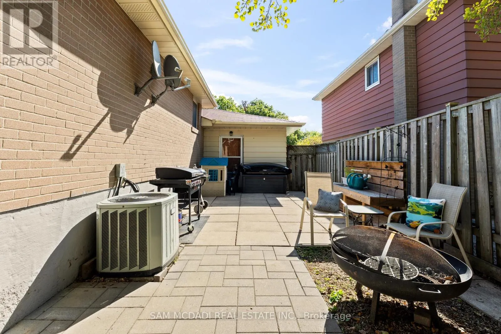 77 LOCKTON CRESCENT