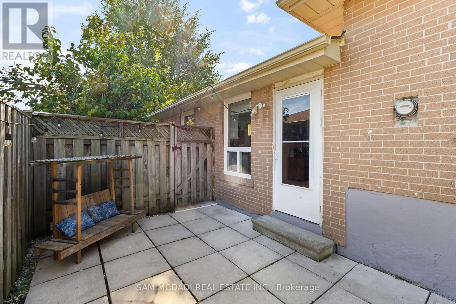 77 LOCKTON CRESCENT