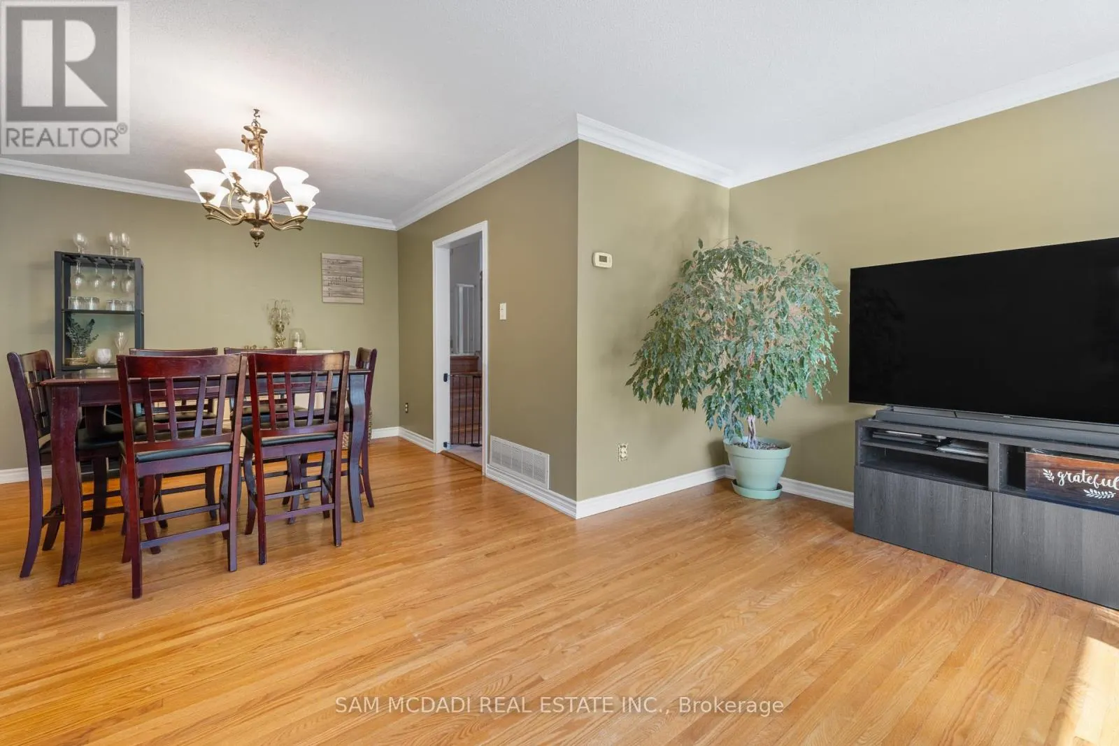 77 LOCKTON CRESCENT