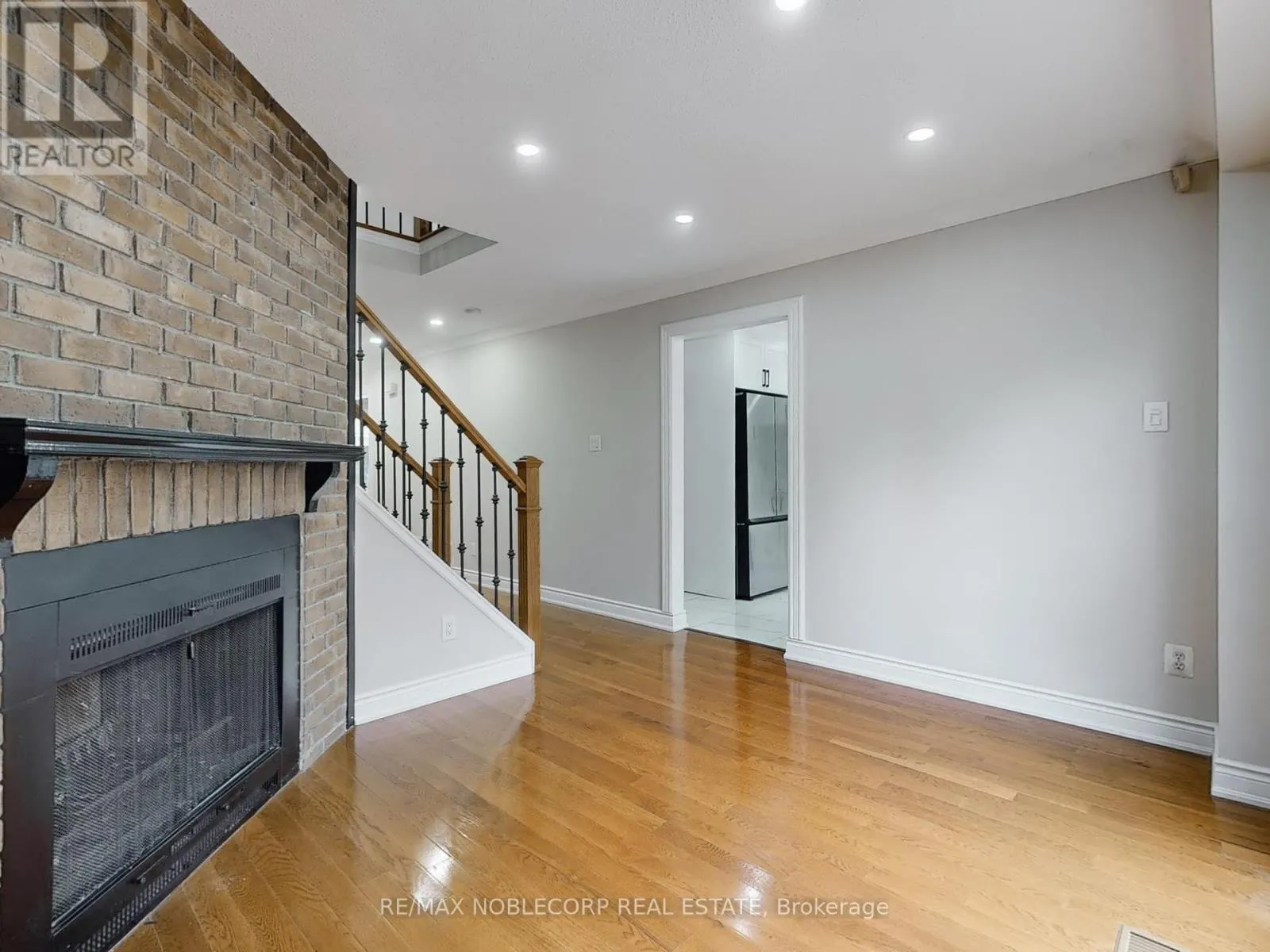 892 SWEETWATER CRESCENT