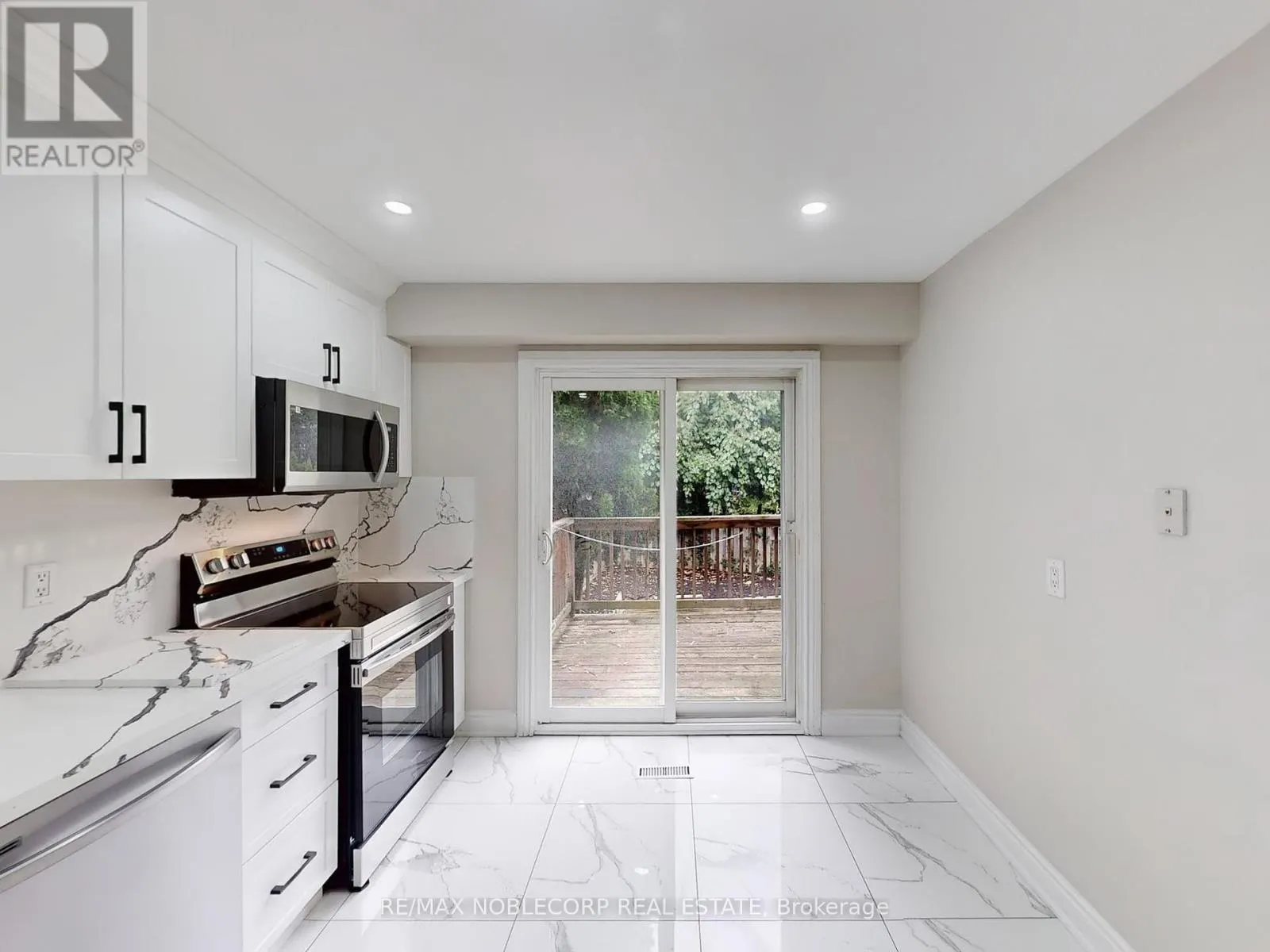 892 SWEETWATER CRESCENT