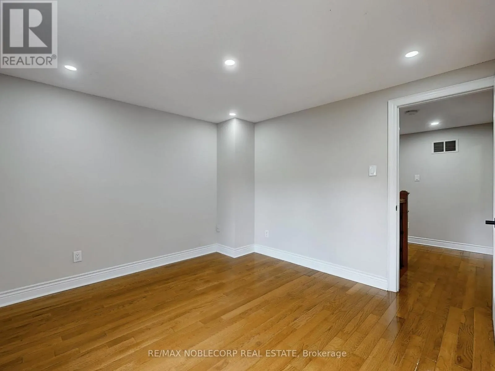 892 SWEETWATER CRESCENT
