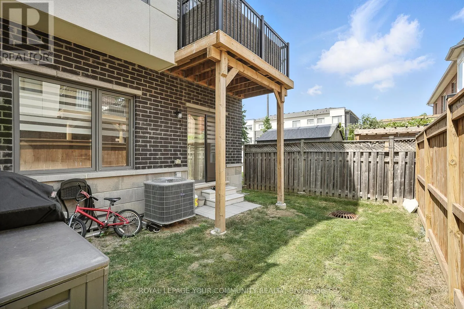 19 HEATHROW LANE