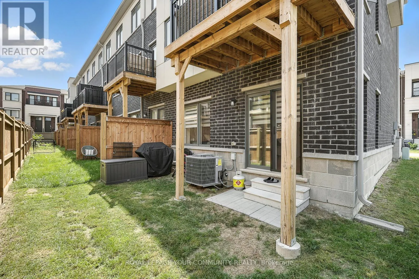 19 HEATHROW LANE