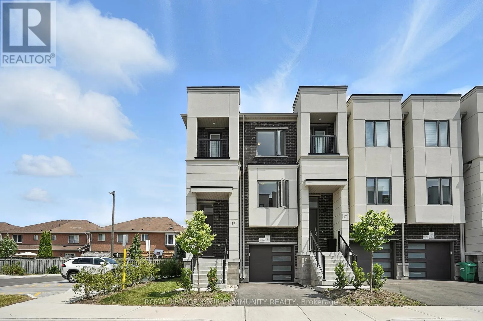 19 HEATHROW LANE