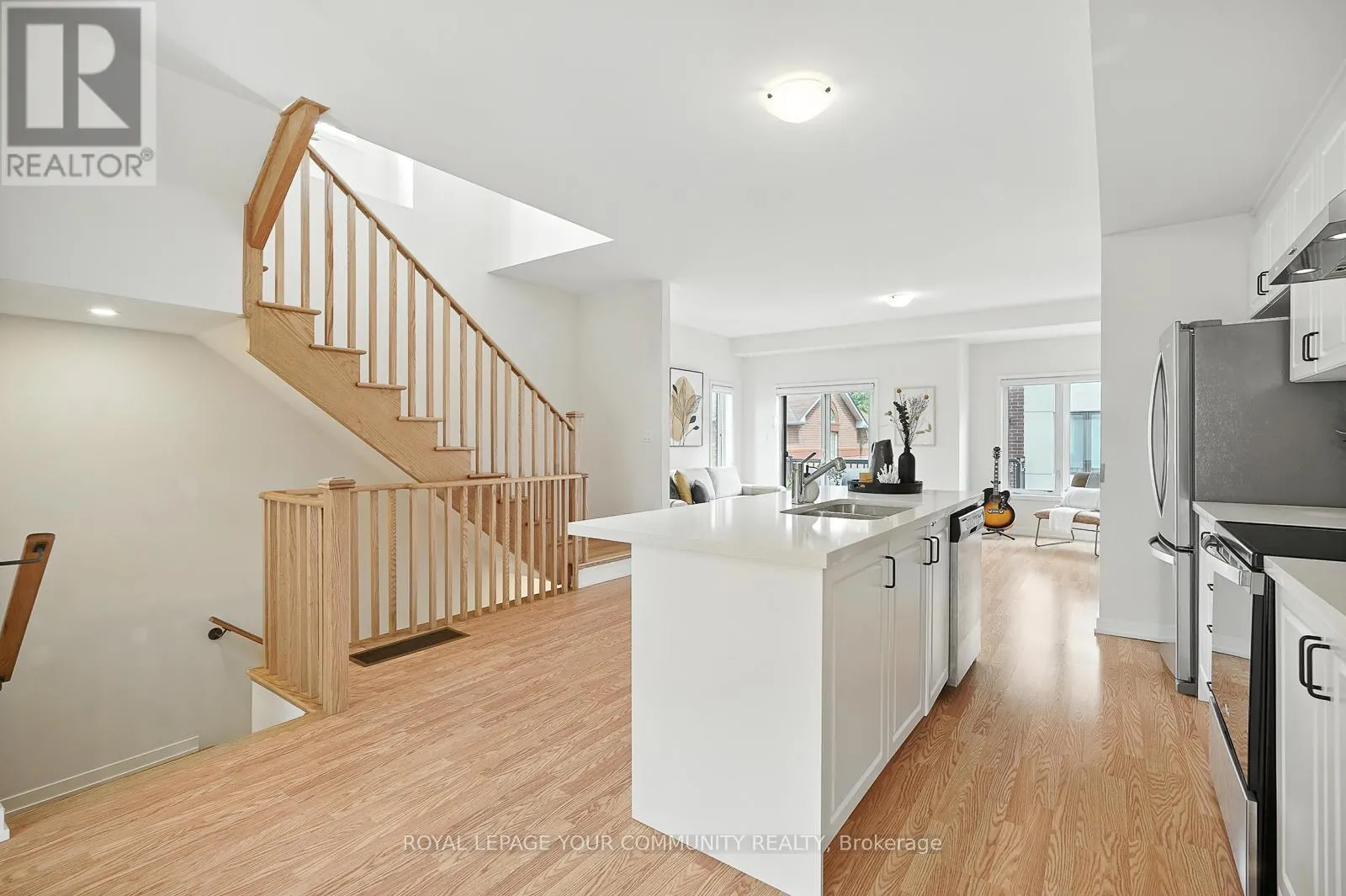 19 HEATHROW LANE