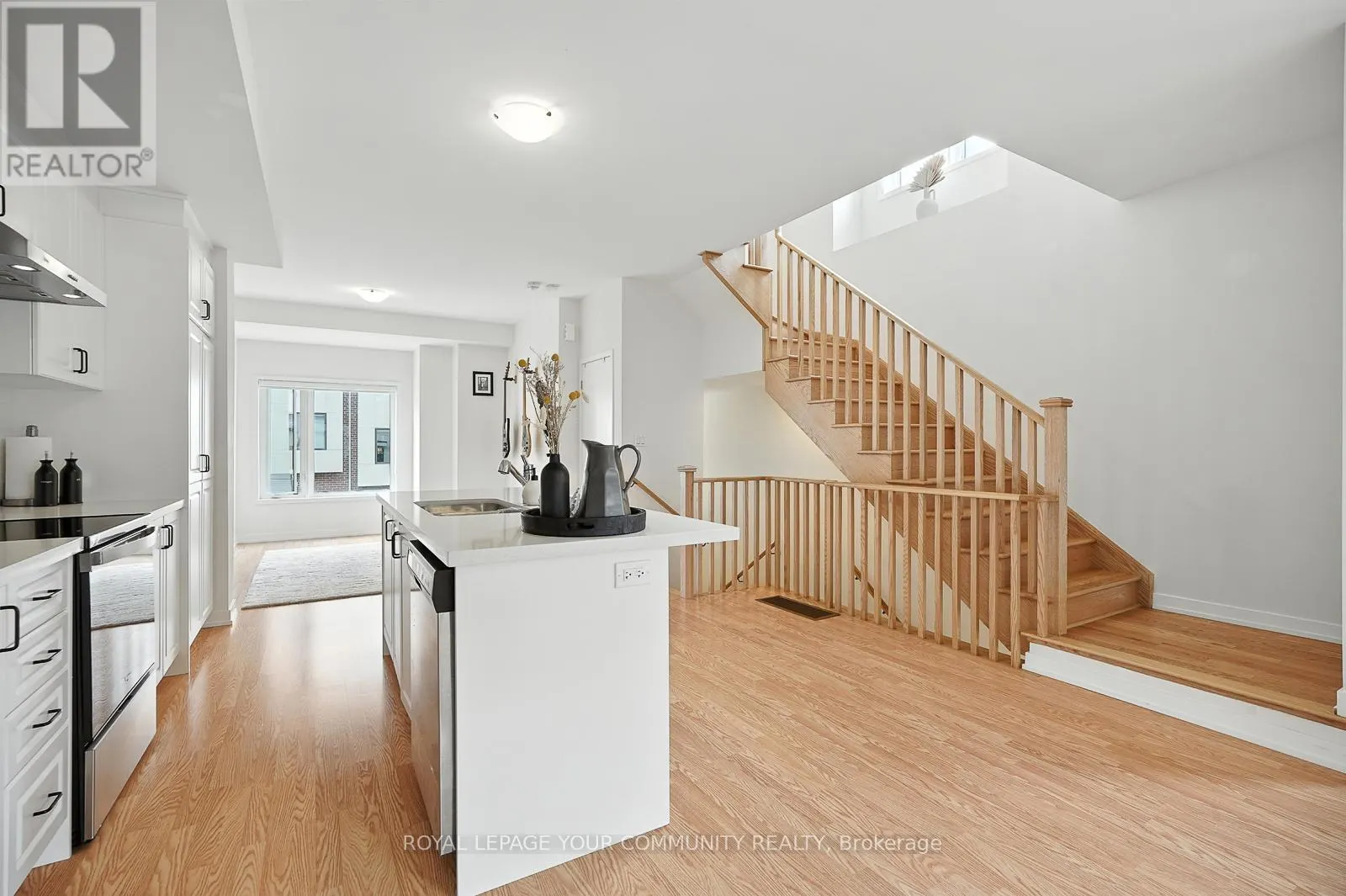 19 HEATHROW LANE
