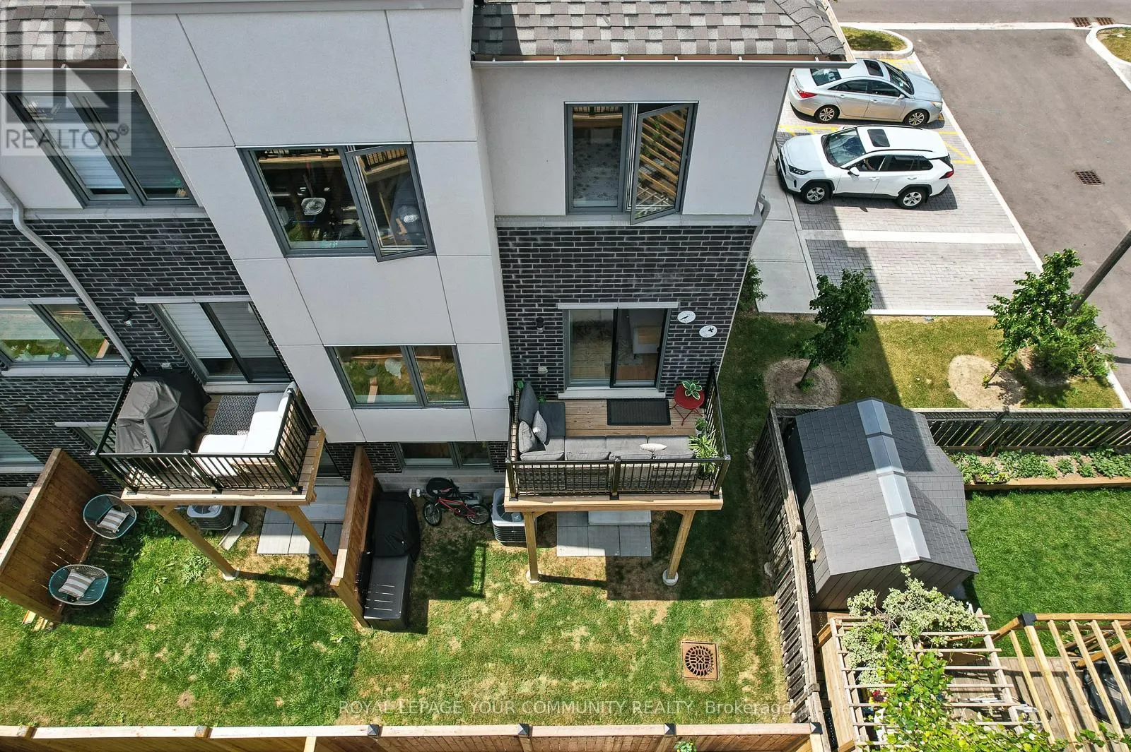19 HEATHROW LANE