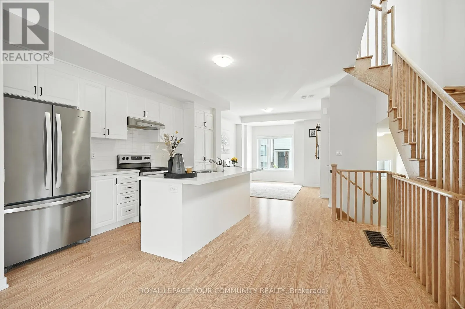 19 HEATHROW LANE