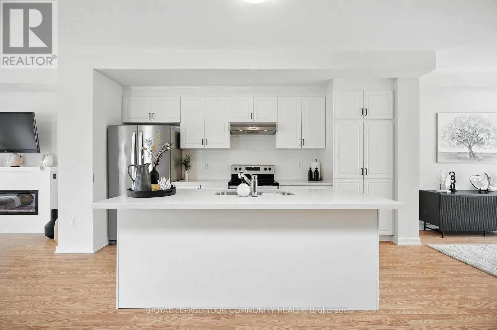 19 HEATHROW LANE