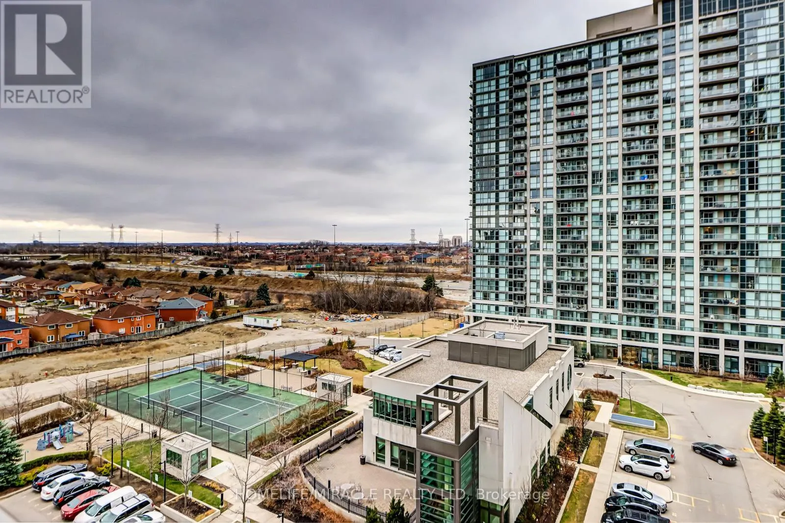 1002 - 335 RATHBURN ROAD W