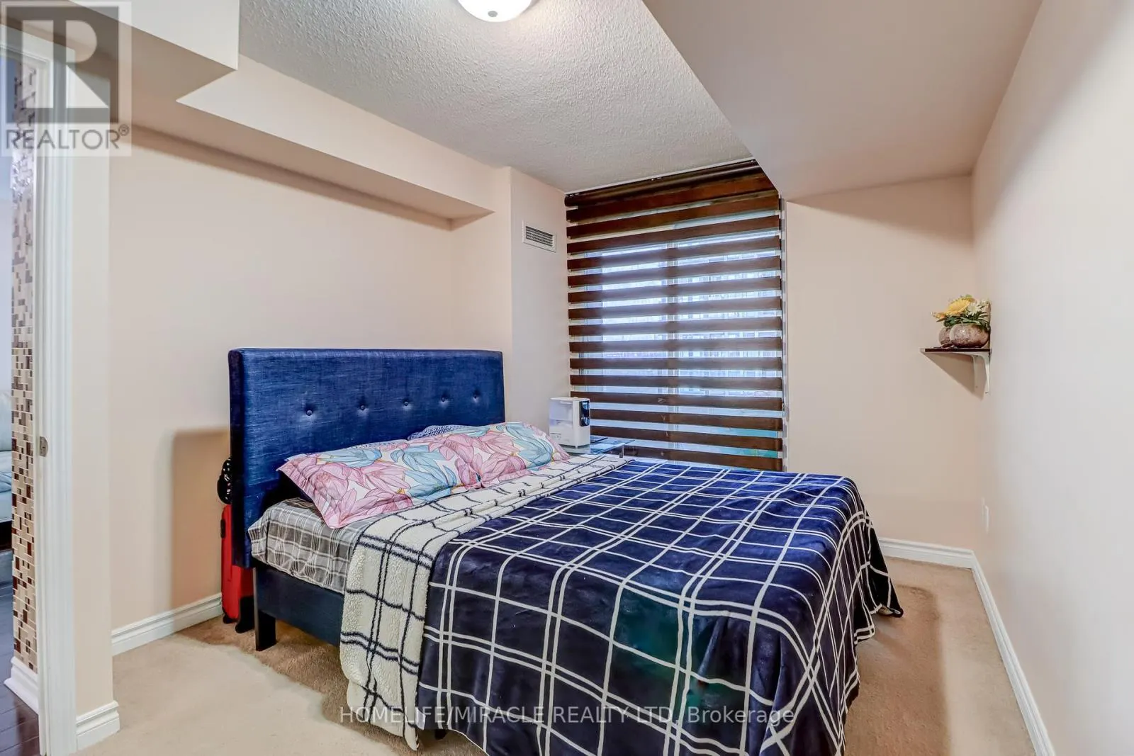 1002 - 335 RATHBURN ROAD W