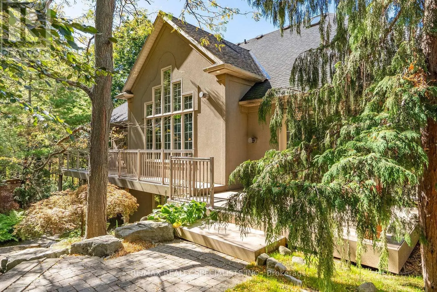 1227 RIVERBANK WAY