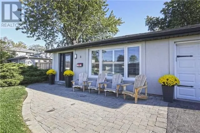 3 ERINDALE CRESCENT