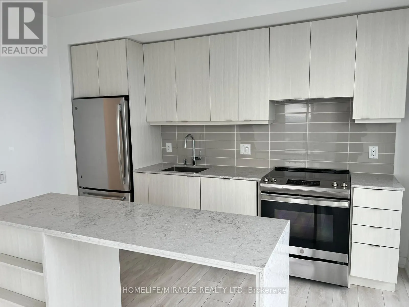 3410 - 4065 CONFEDERATION PARKWAY