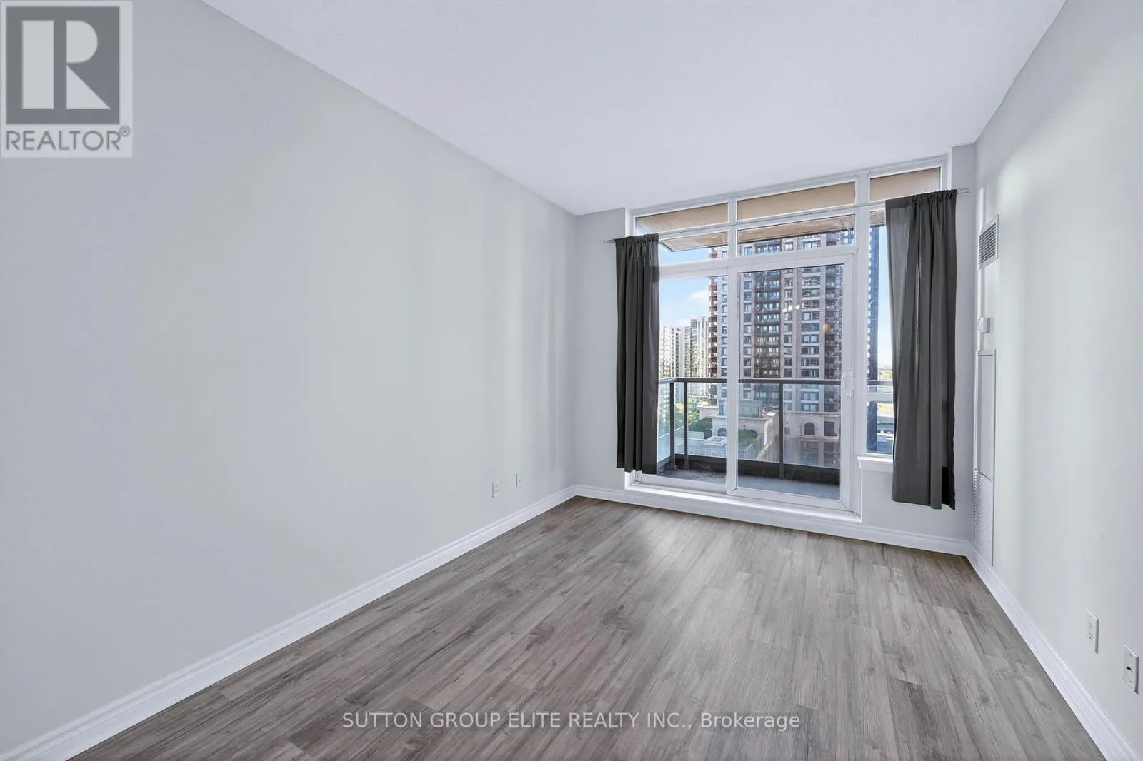 1407 - 388 PRINCE OF WALES DRIVE