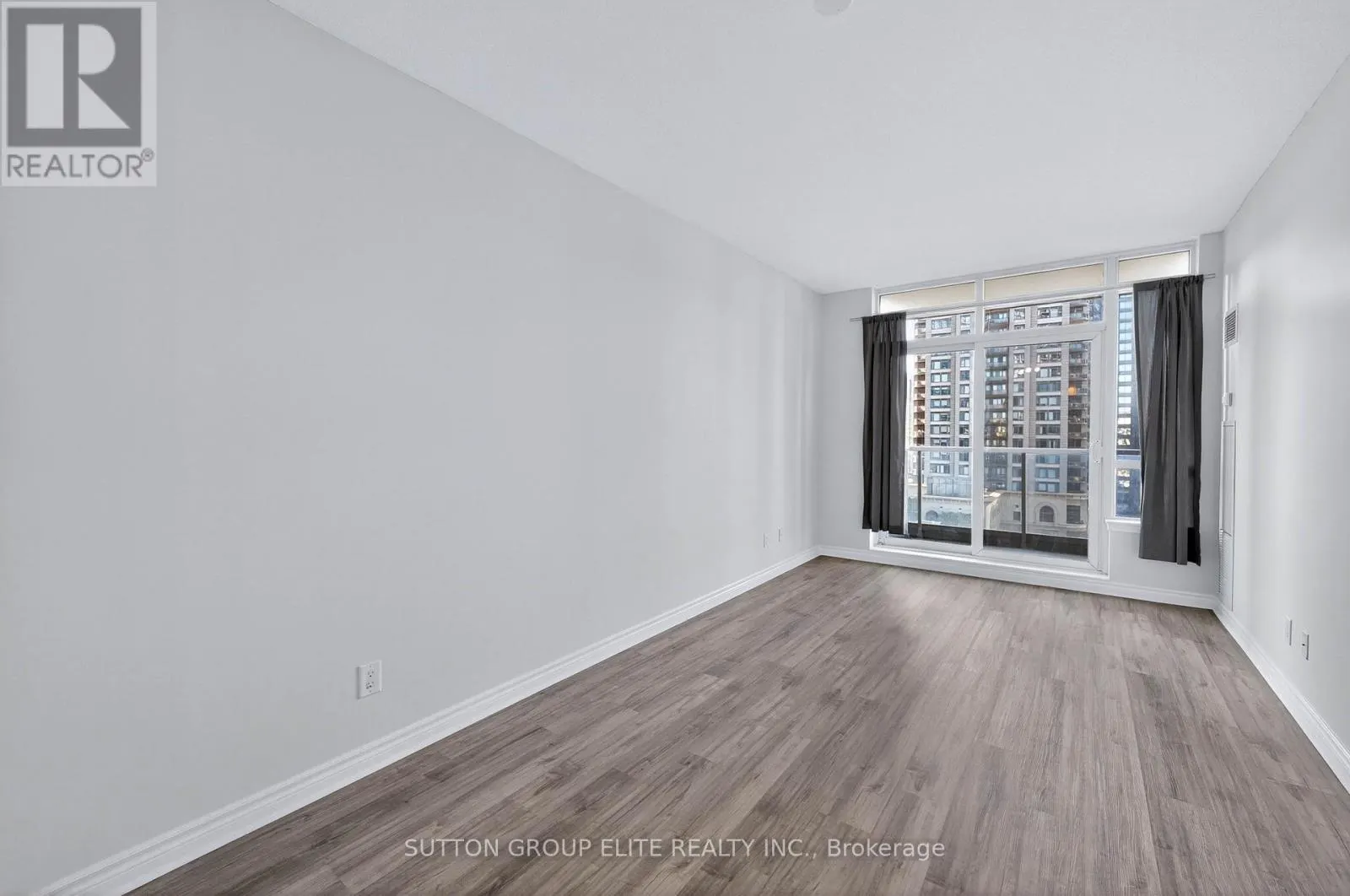 1407 - 388 PRINCE OF WALES DRIVE