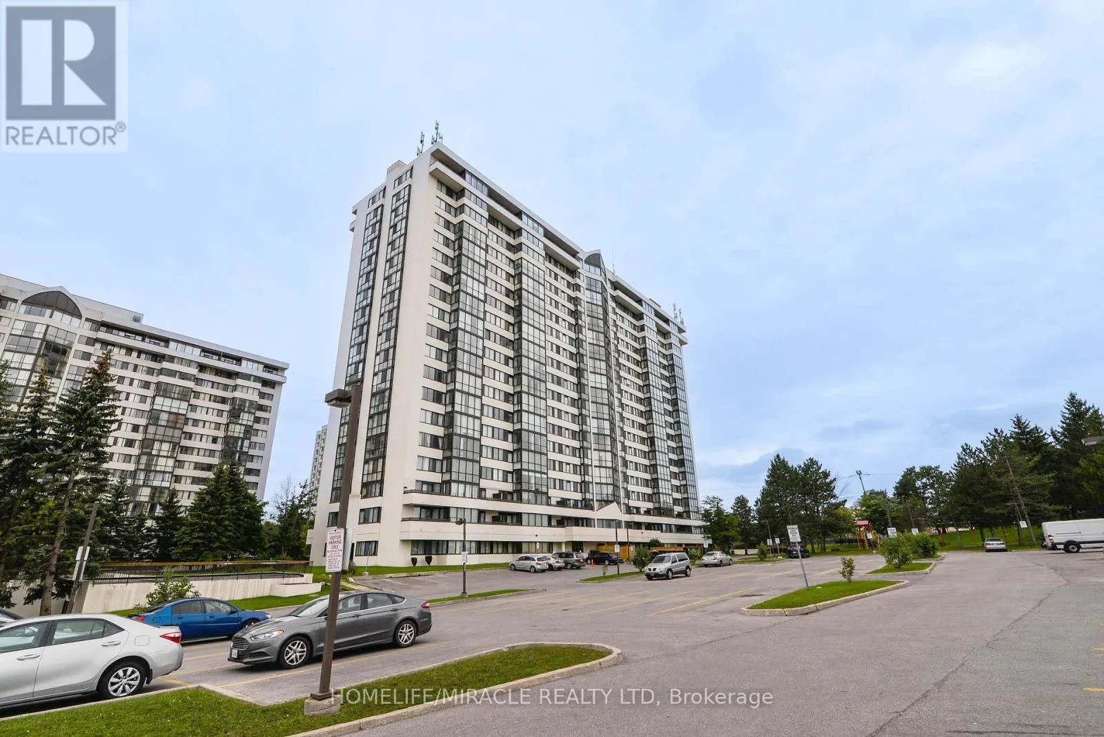 909 - 10 MARKBROOK LANE
