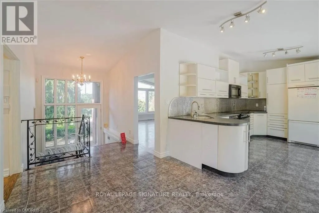 (MAIN) - 14 BURNHAMTHORPE ROAD W