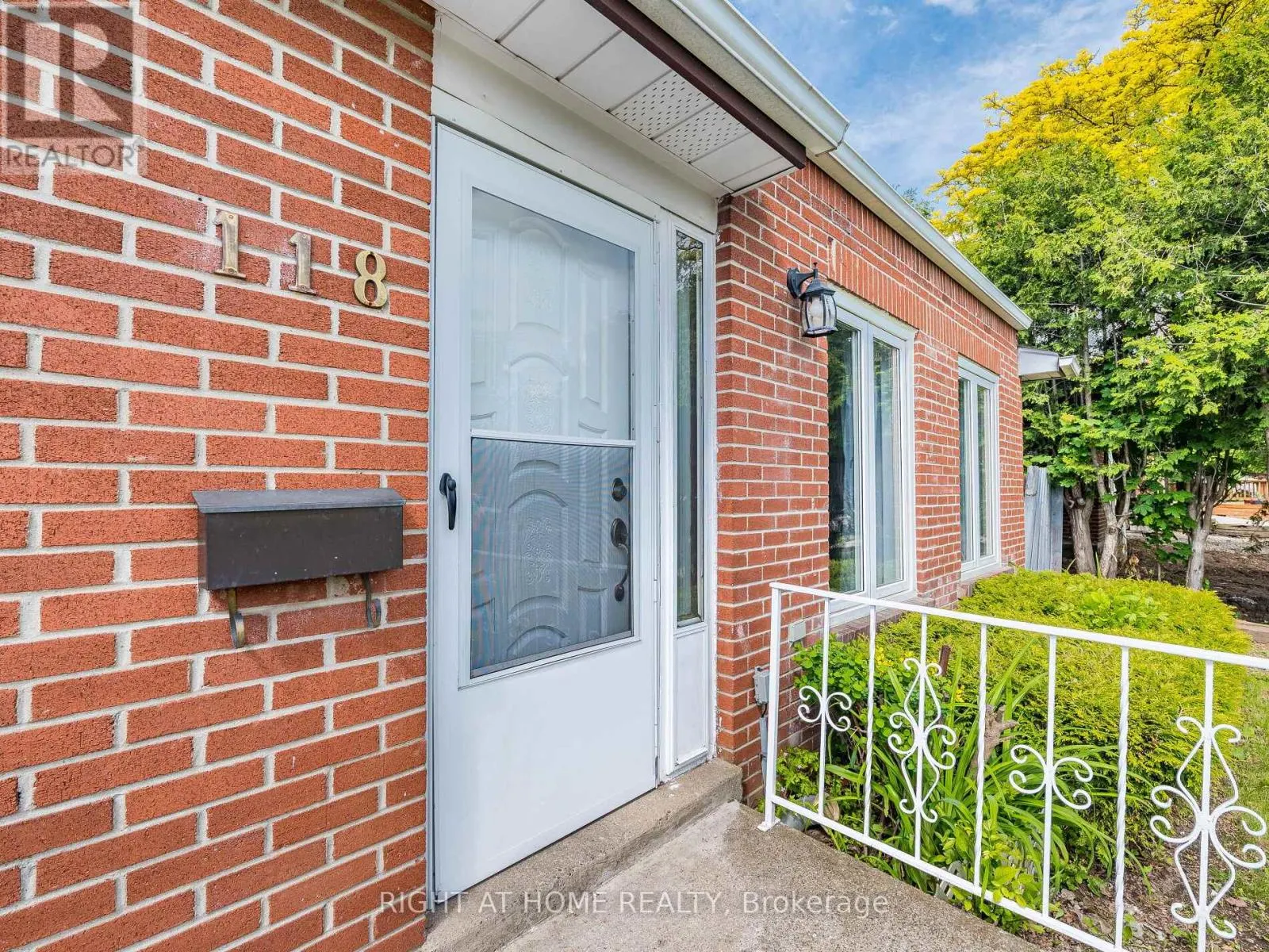 118 BONHAM BOULEVARD