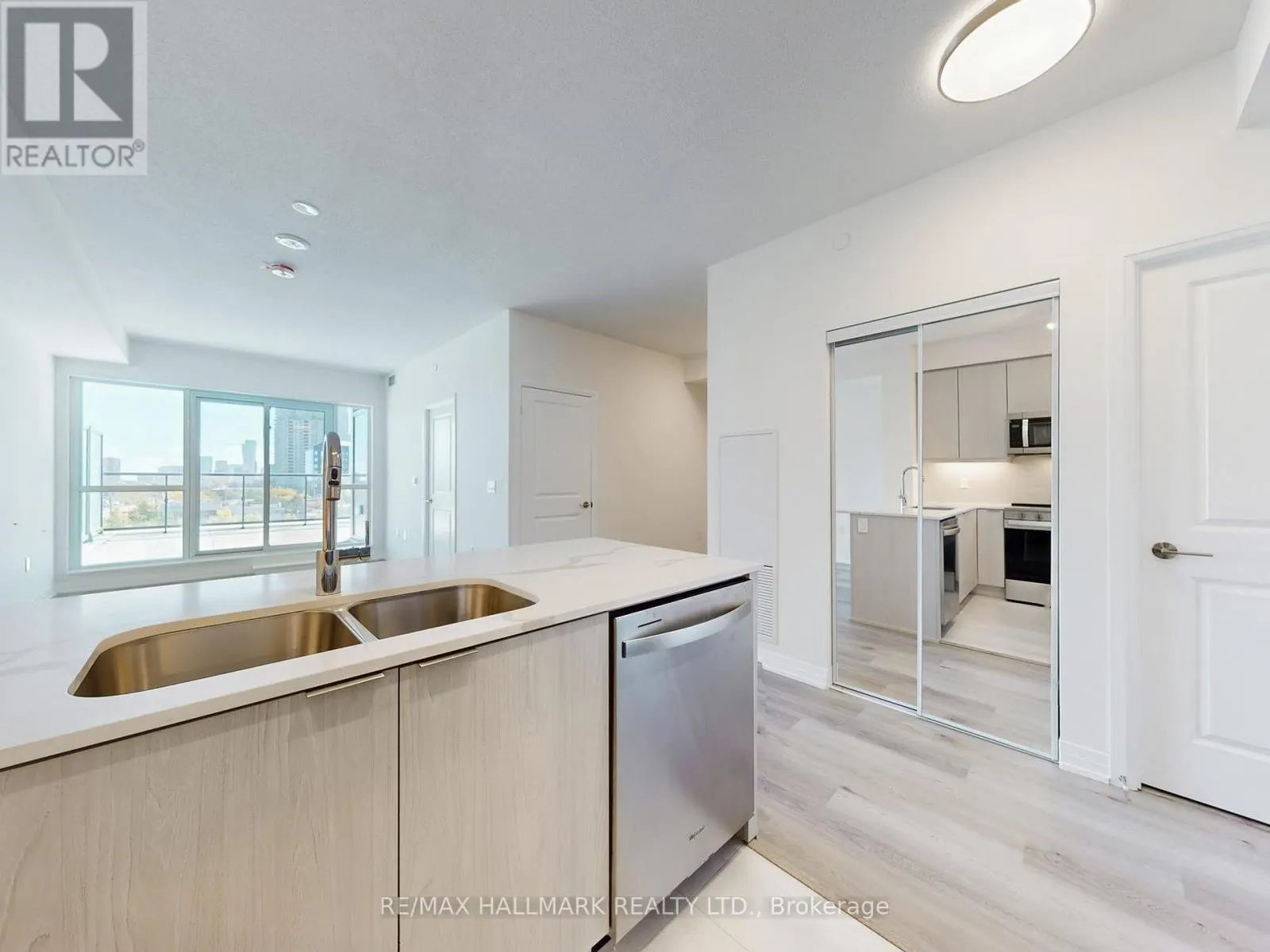 303 - 15 WATERGARDEN DR DRIVE