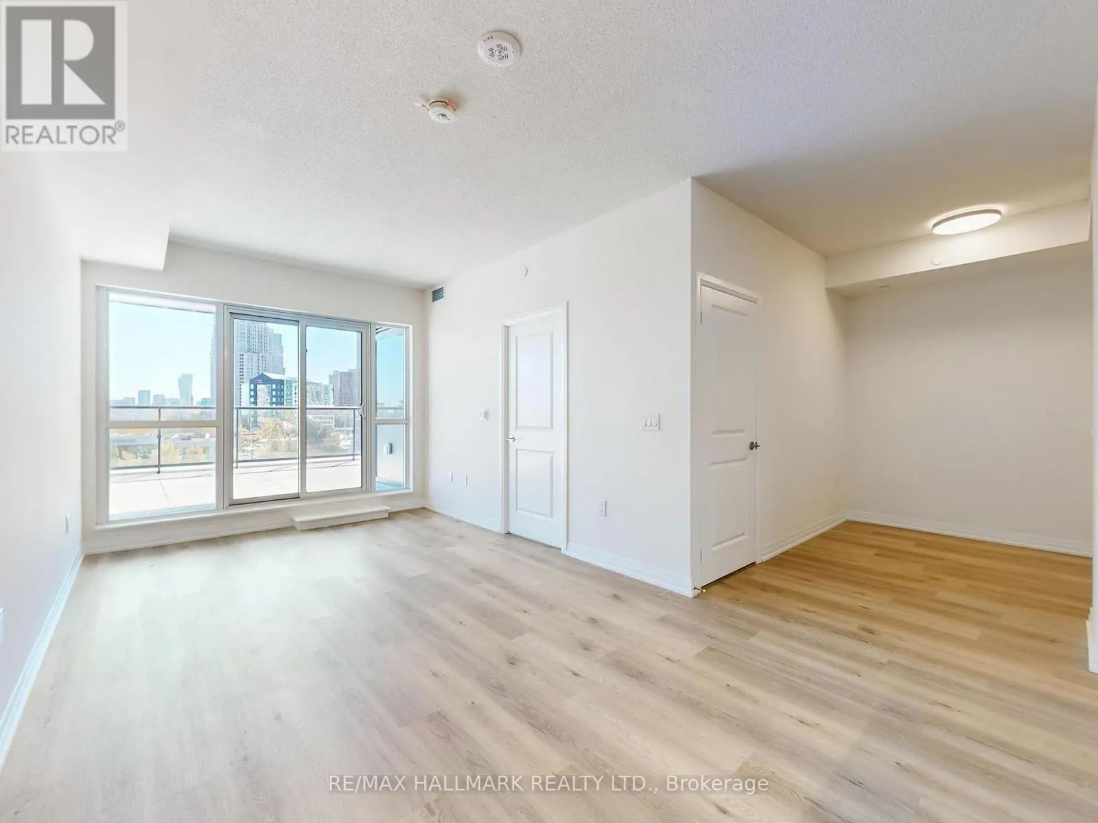 303 - 15 WATERGARDEN DR DRIVE