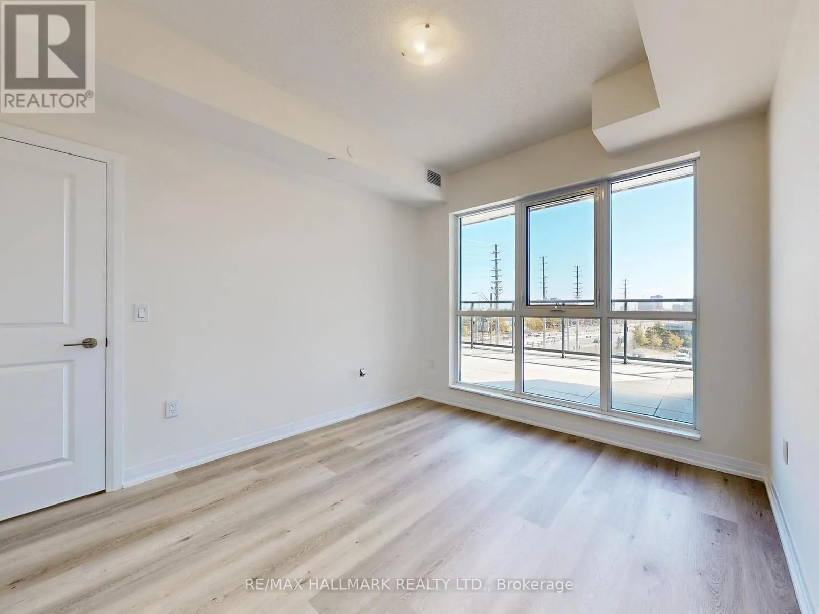 303 - 15 WATERGARDEN DR DRIVE