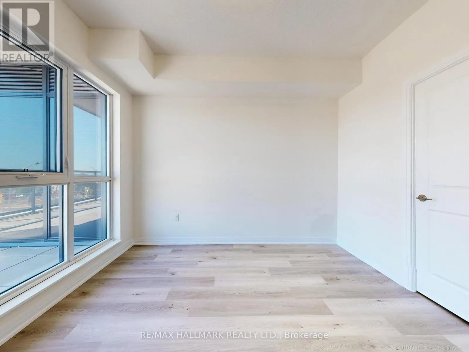 303 - 15 WATERGARDEN DR DRIVE