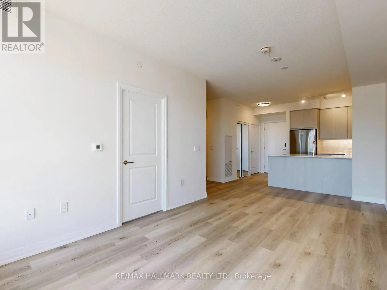 303 - 15 WATERGARDEN DR DRIVE