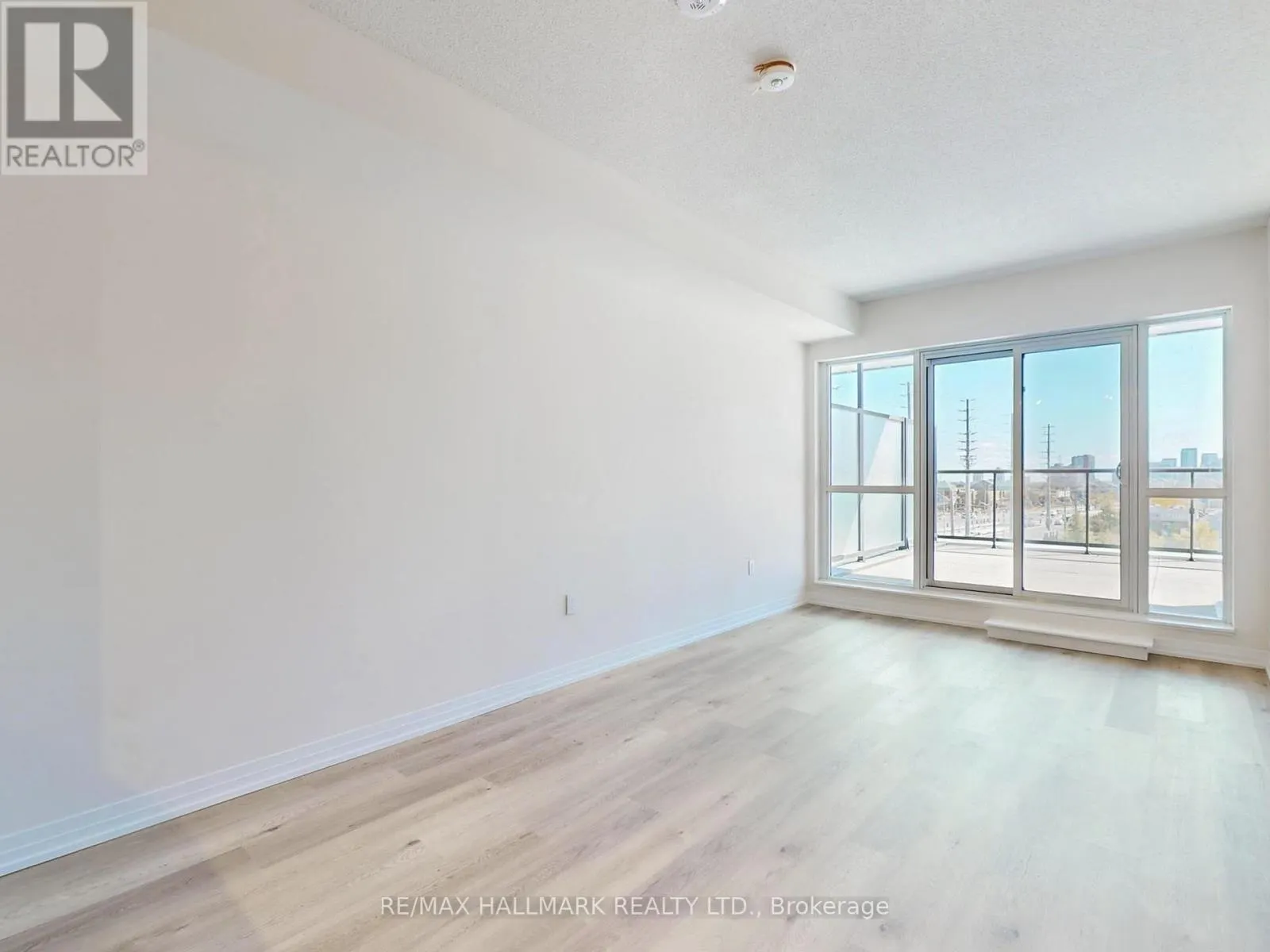 303 - 15 WATERGARDEN DR DRIVE