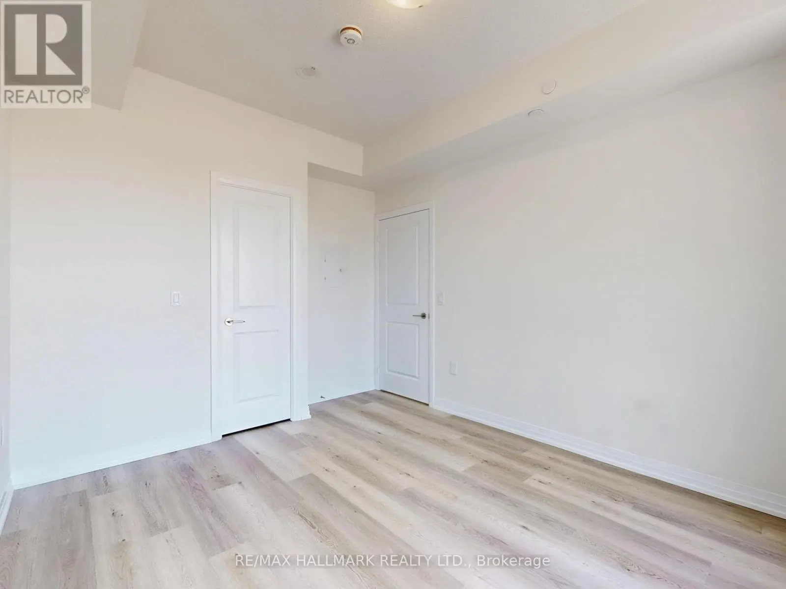 303 - 15 WATERGARDEN DR DRIVE