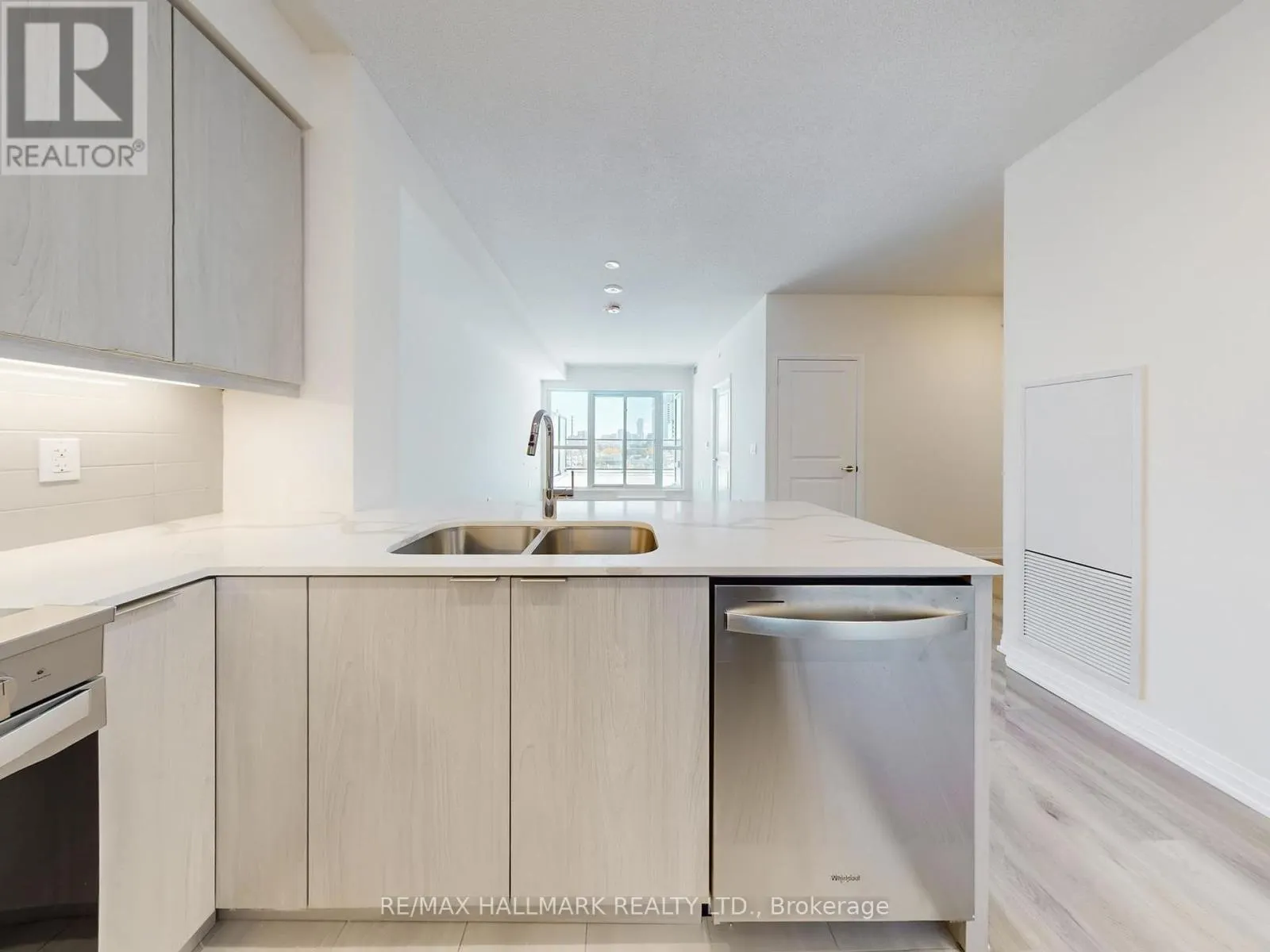 303 - 15 WATERGARDEN DR DRIVE