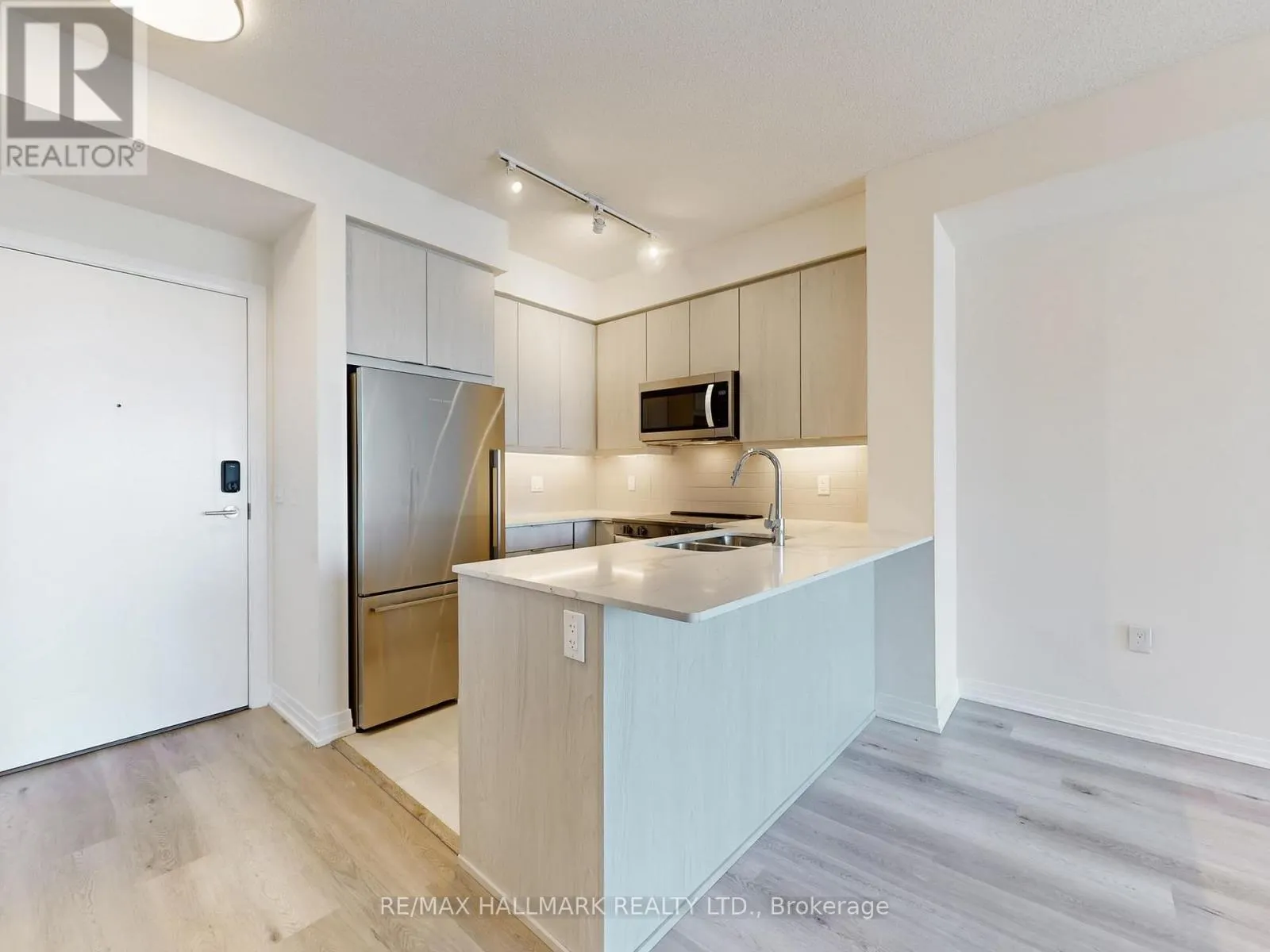 303 - 15 WATERGARDEN DR DRIVE