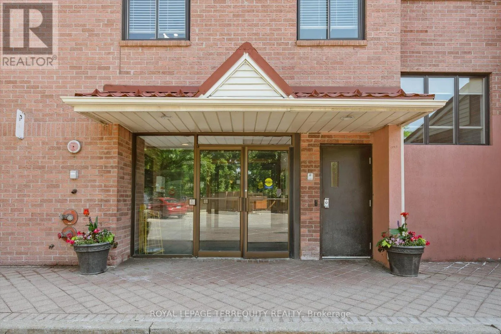 208 - 1275 CORNERBROOK PLACE