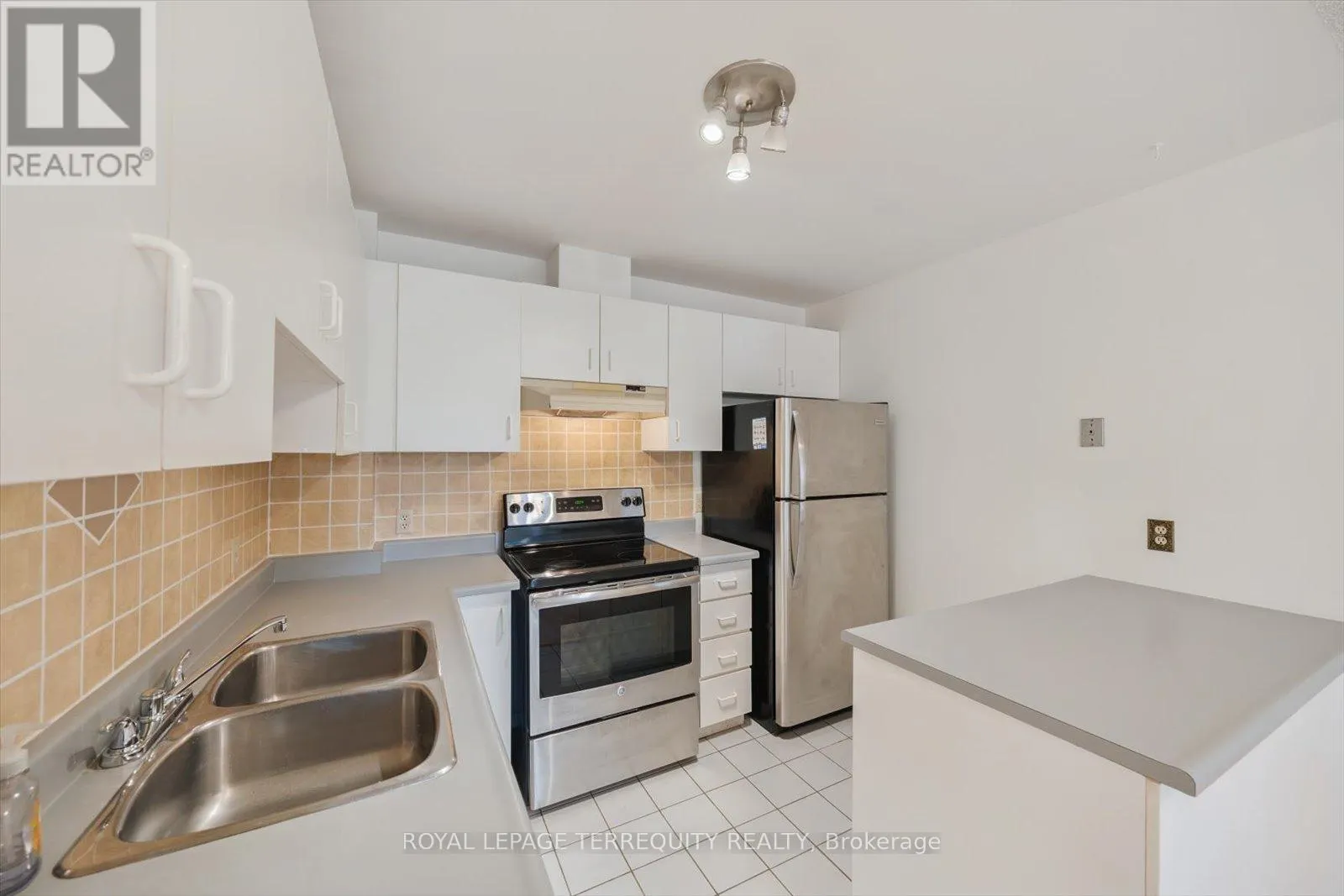 208 - 1275 CORNERBROOK PLACE