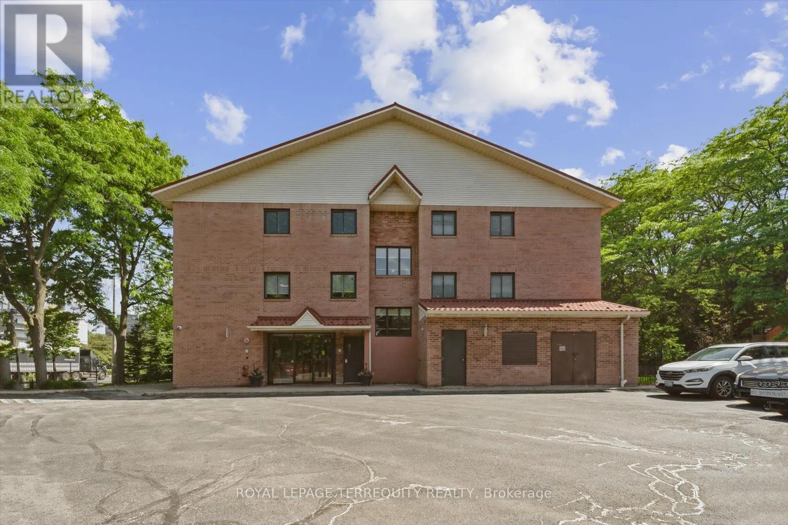 208 - 1275 CORNERBROOK PLACE